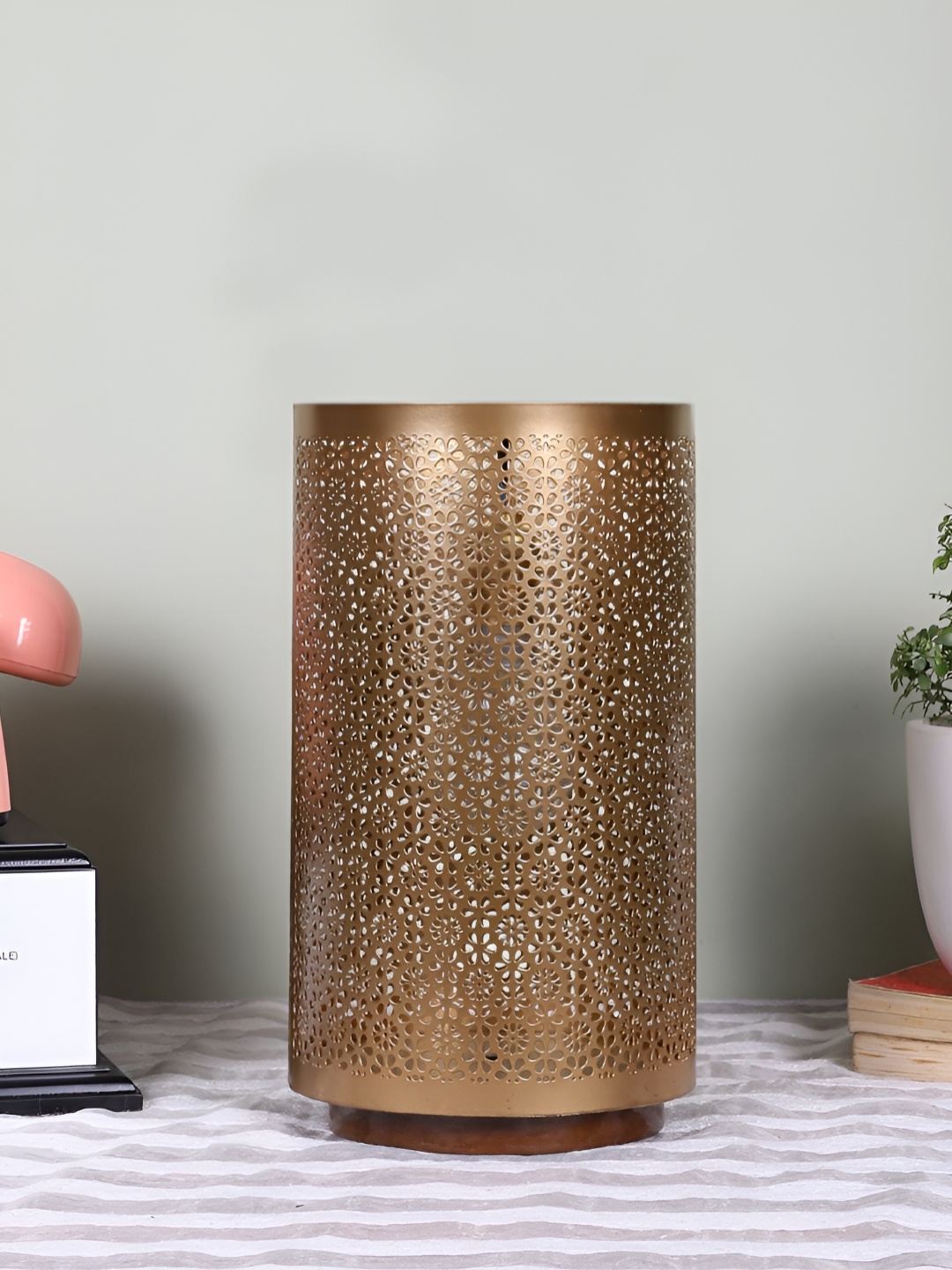 

Devansh Brown Textured Metal Traditional Cylindrical Shaped Table Lamp