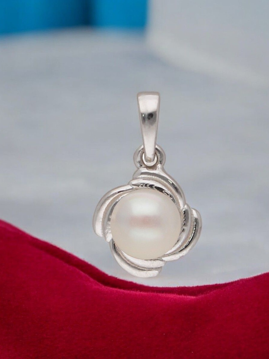 

Sri Jagdamba Pearls Dealer 92.5 Sterling Silver Circular Shaped Pendants