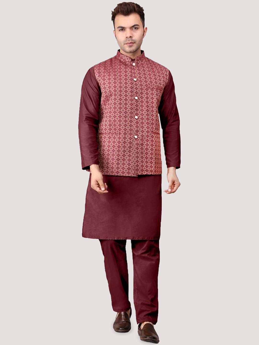 

Voniry Geometric Woven Design Jacquard Straight Kurta With Pyjamas & Nehru Jacket, Maroon