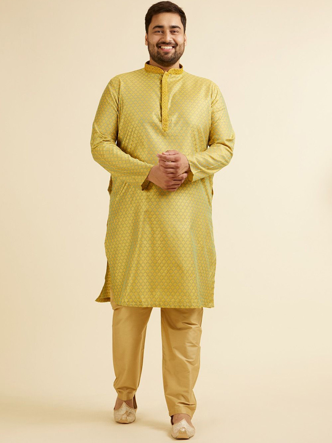 

Manyavar Plus Size Ethnic Motifs Woven Design Regular Thread Work Kurta With Pyjama, Green