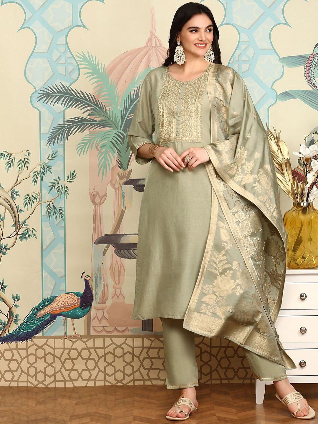 

Ishin Ethnic Motifs Embroidered Regular Sequinned Straight Kurta with Trousers & Dupatta, Green