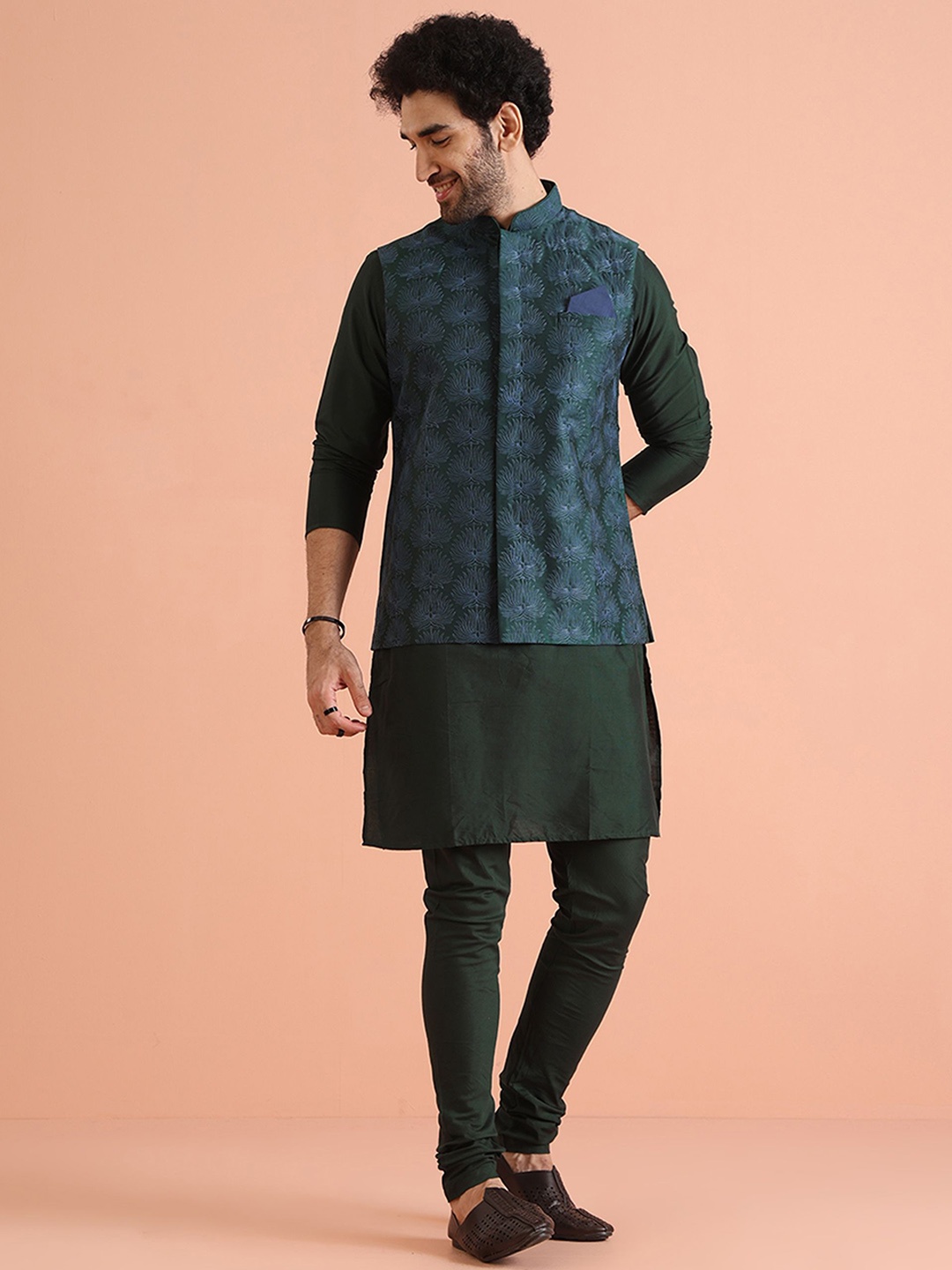 

KISAH Men Embroidered Woven Nehru Jacket, Green