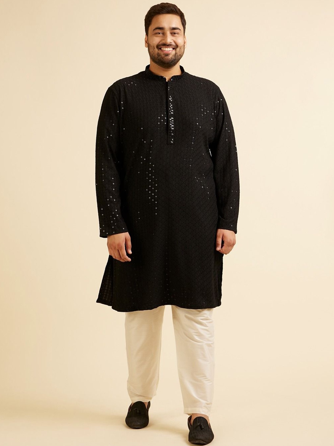 

Manyavar Plus Size Geometric Embroidered Mandarin Collar Chikankari Kurta With Pyjamas, Black