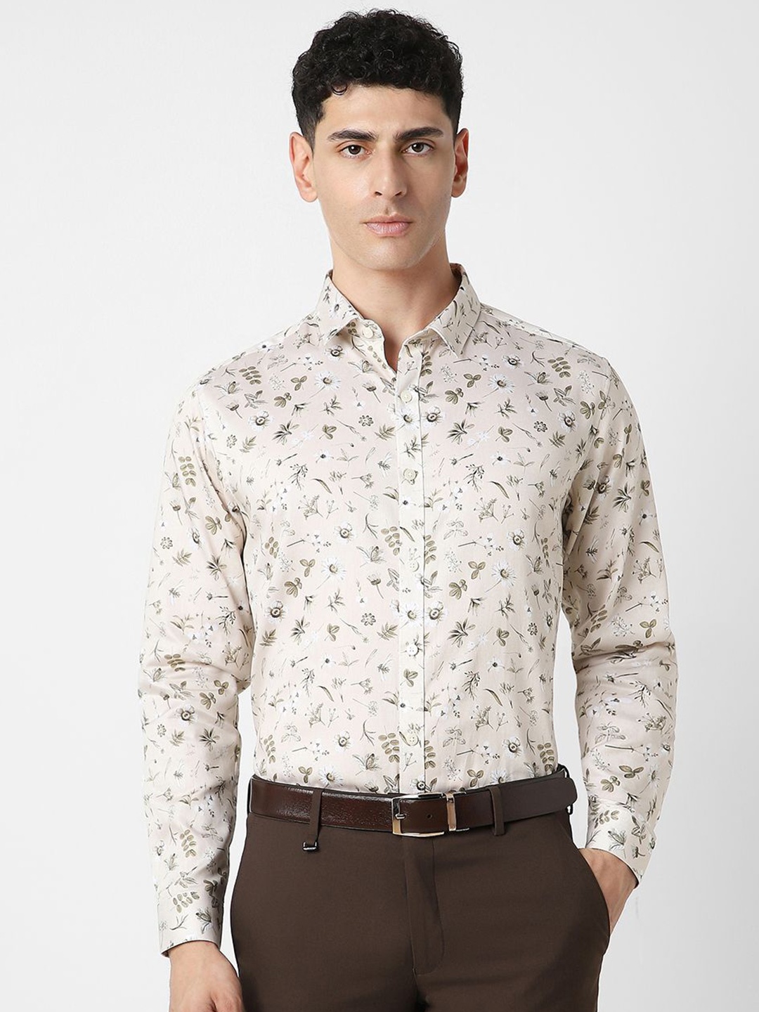 

V Dot Men Spread Collar Floral Printed Cotton Slim Fit Casual Shirt, Beige