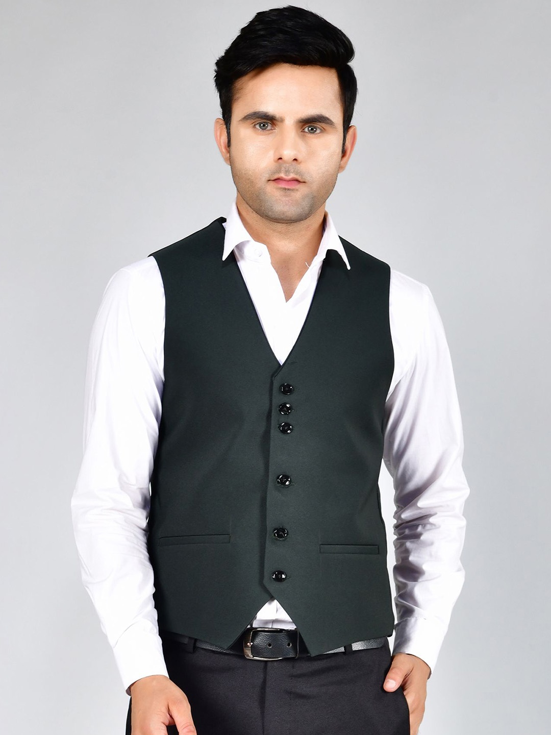 

LA'SCOOT V Neck Sleeveless Regular Fit Waistcoat, Green