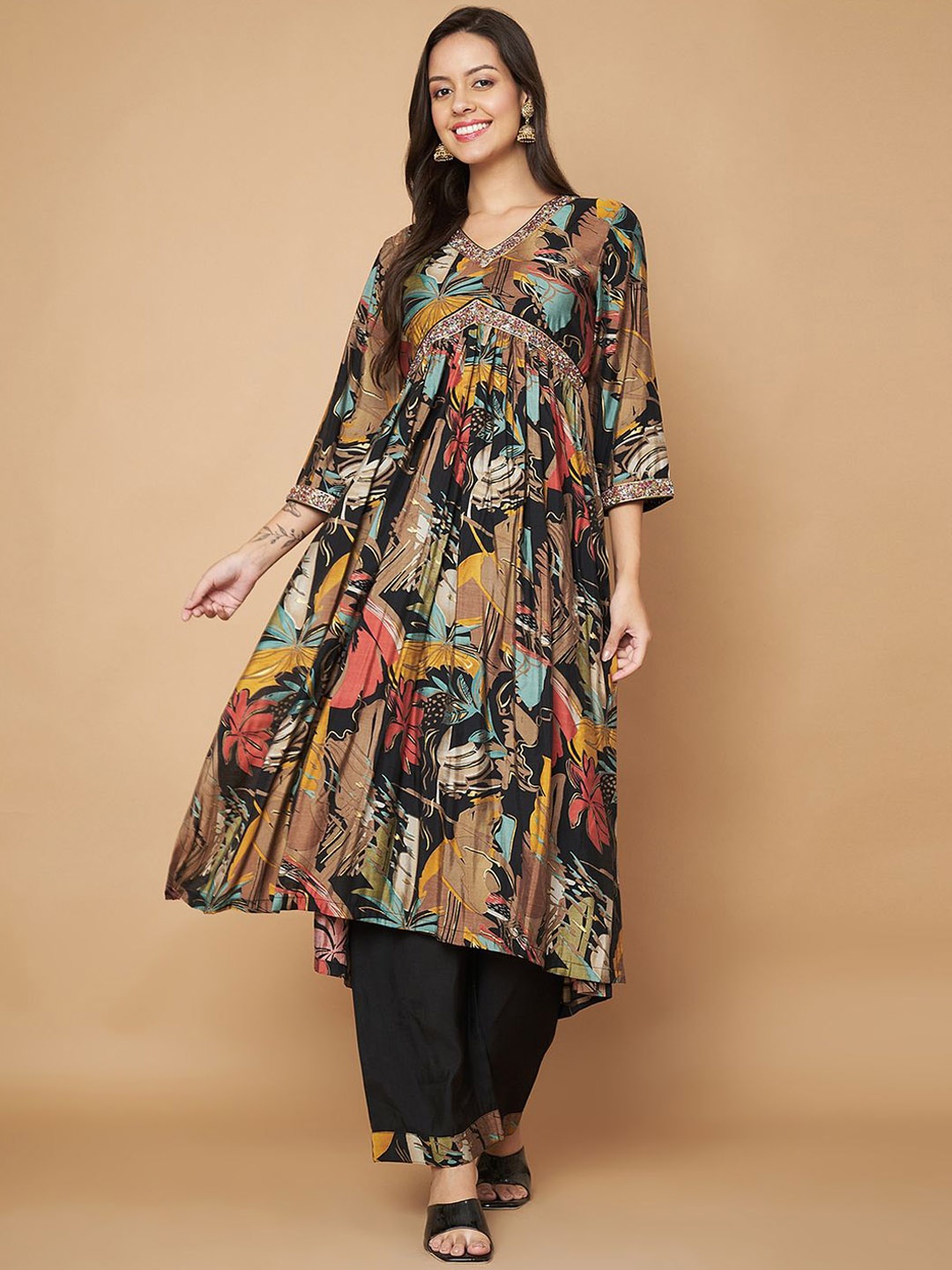 

Poshak Hub Floral Printed V-Neck A-Line Kurta With Palazzos, Black