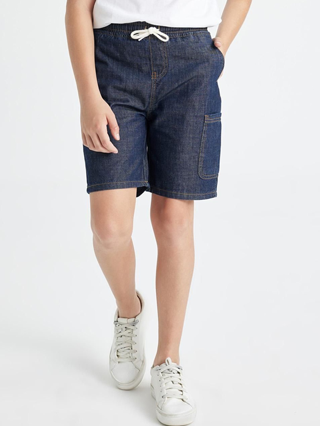 

DeFacto Solid Mid-Rise Boys Shorts, Navy blue