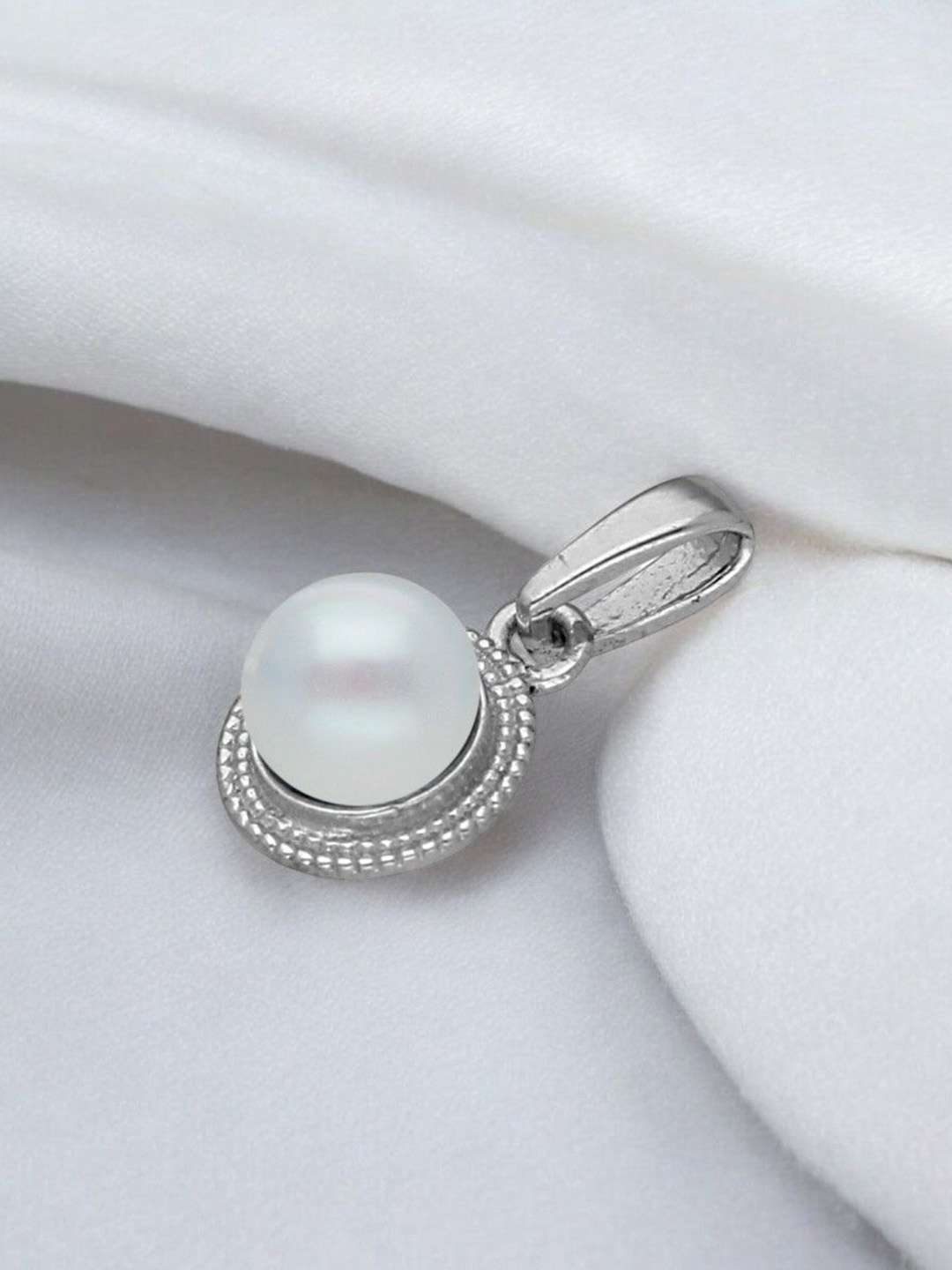 

Sri Jagdamba Pearls Dealer 9.25 Sterling Silver Silver-Plated Pearls Studded Pendants