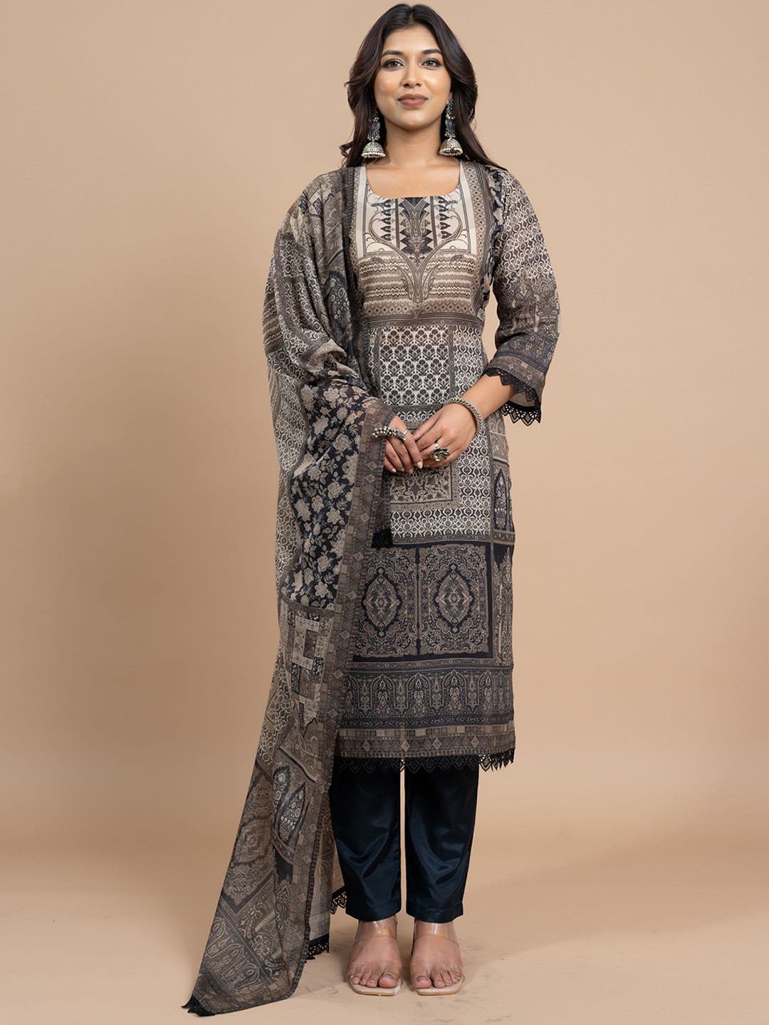 

VIRICA Floral Printed Phulkari Straight Kurta & Trousers With Dupatta, Black