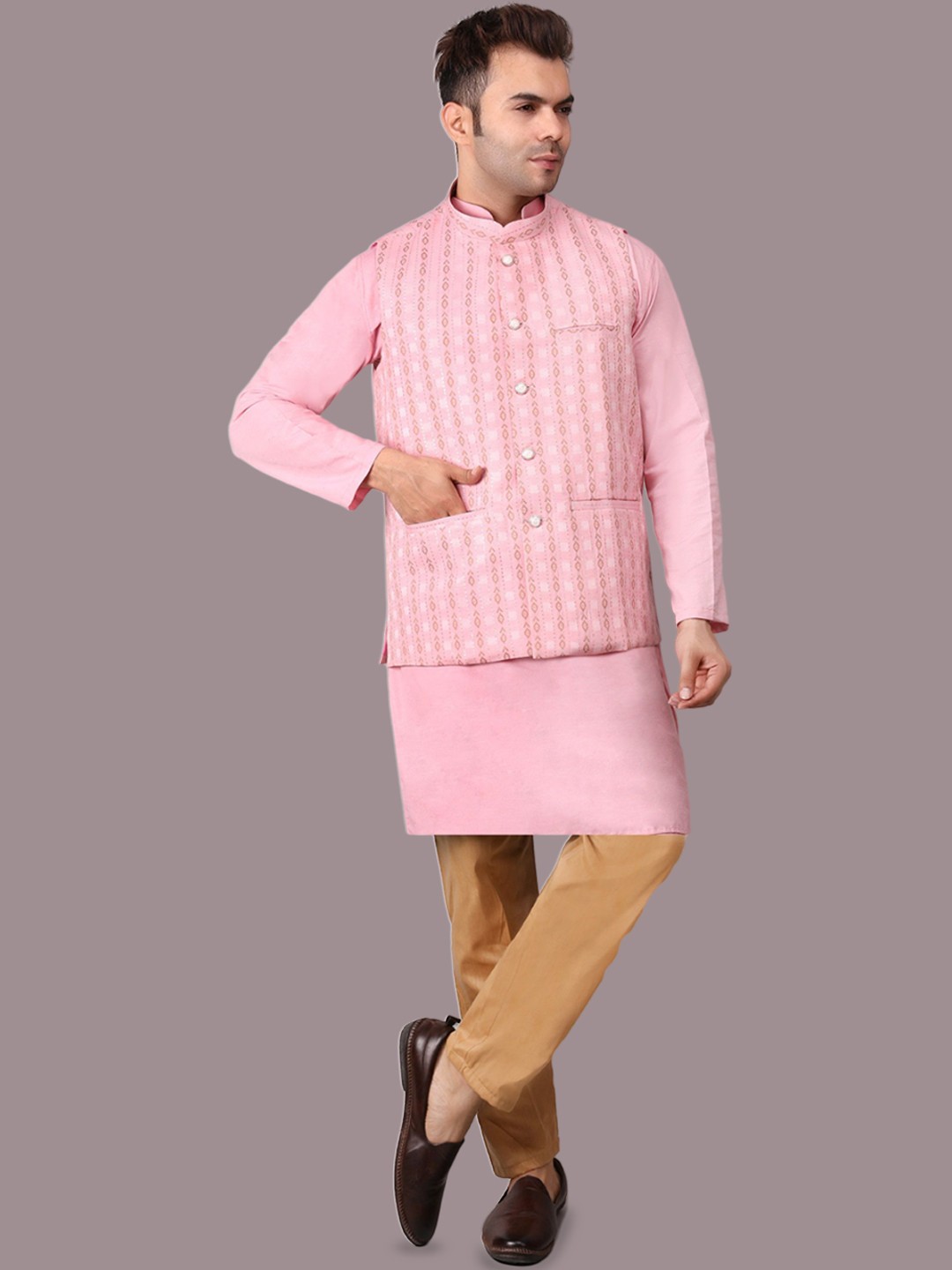 

Voniry Mandarin Collar Jacquard Straight Kurta With Pyjamas & Jacket, Pink
