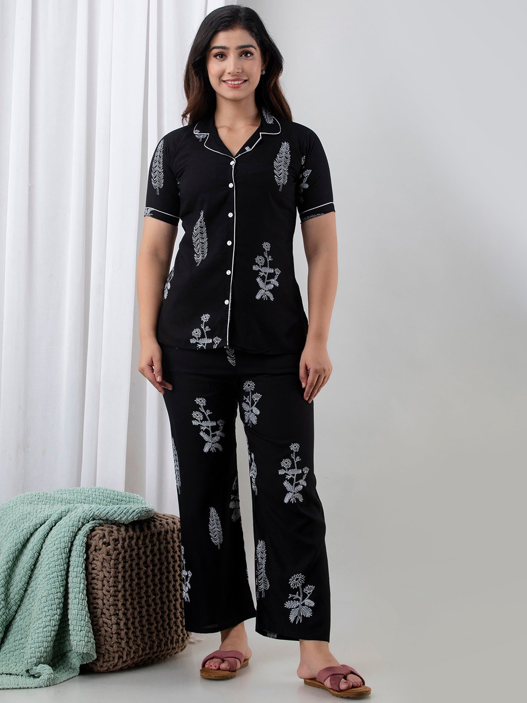 

Krati Creations Women Floral Printed Lapel Collar Night suit, Black