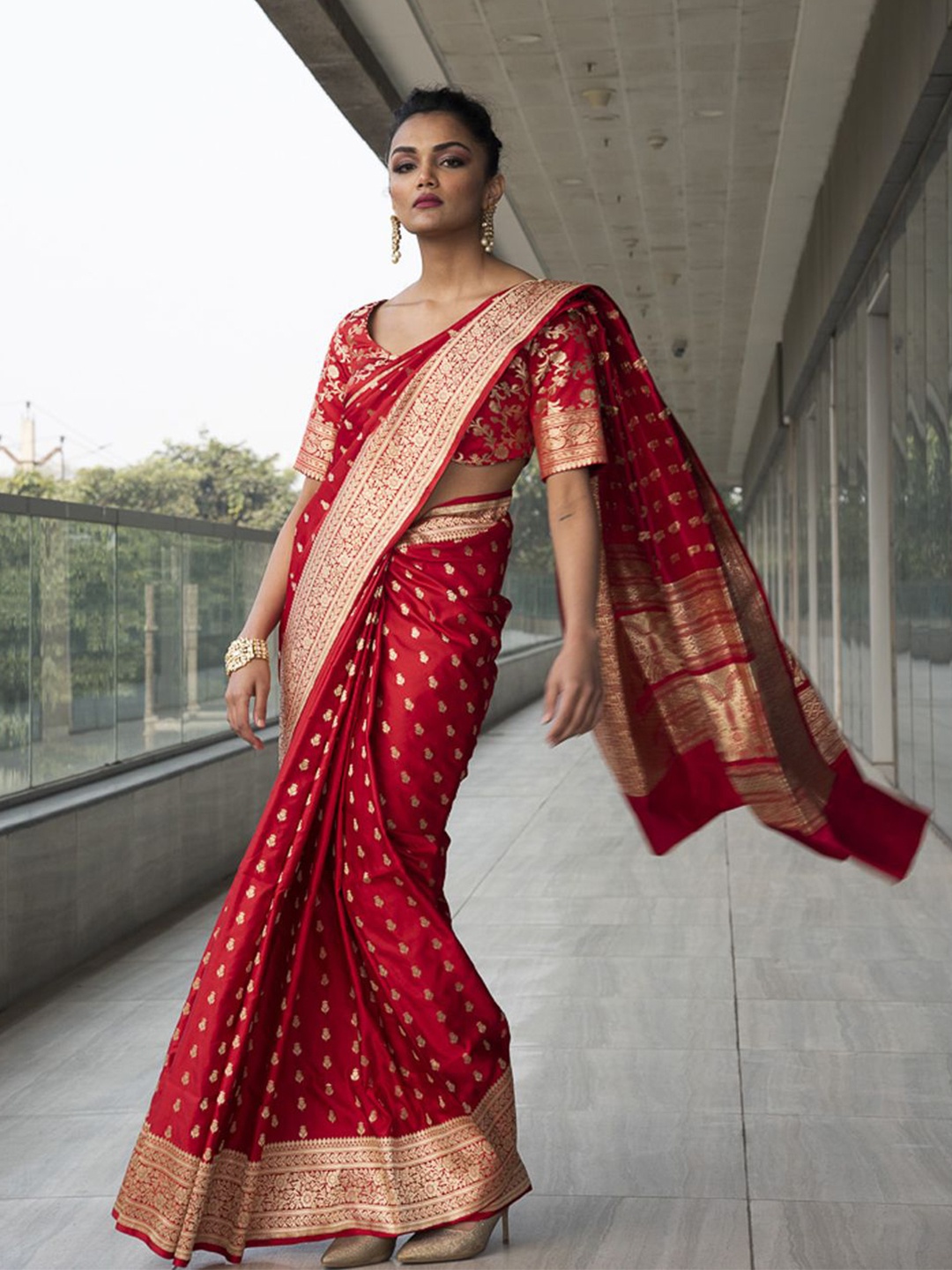 

Neha Tarun Womens Woven Design Pure Silk Saree, Red