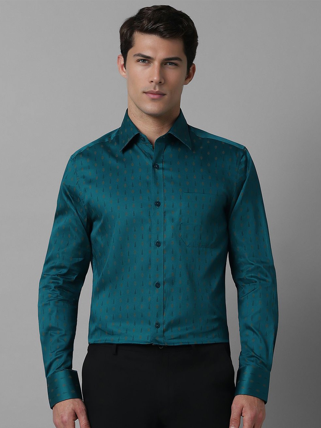 

Louis Philippe Men Spread Collar Conversational Printed Cotton Formal Shirt, Green