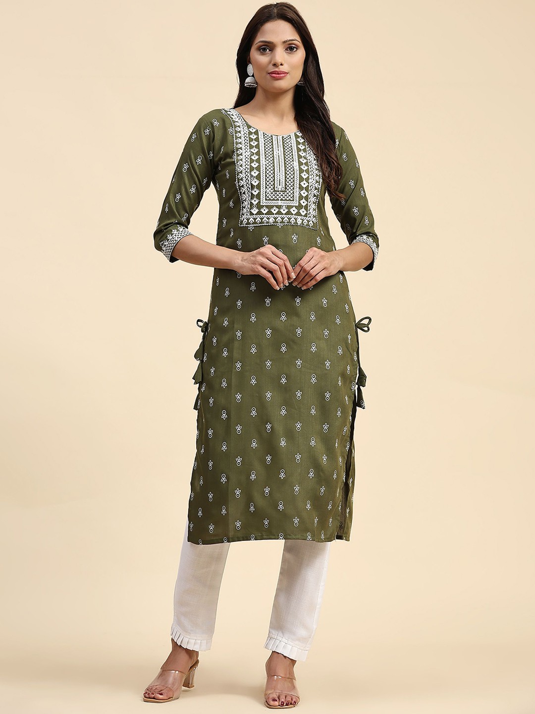 

Suha Ethnic Motifs Embroidered Thread Work Straight Kurta with Trousers, Green