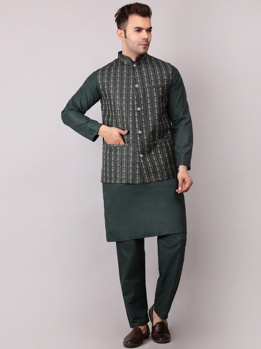 

Voniry Geometric Woven Design Jacquard Straight Kurta With Pyjamas & Nehru Jacket, Green