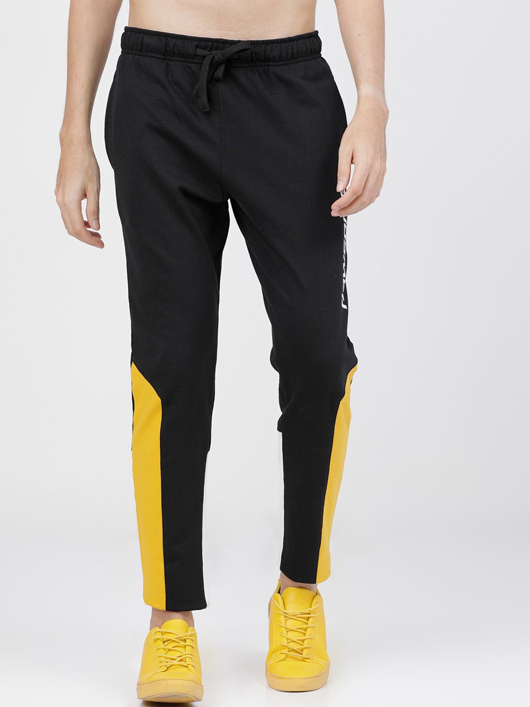 

LOCOMOTIVE Men Slim Fit Colourblocked Track Pant, Black