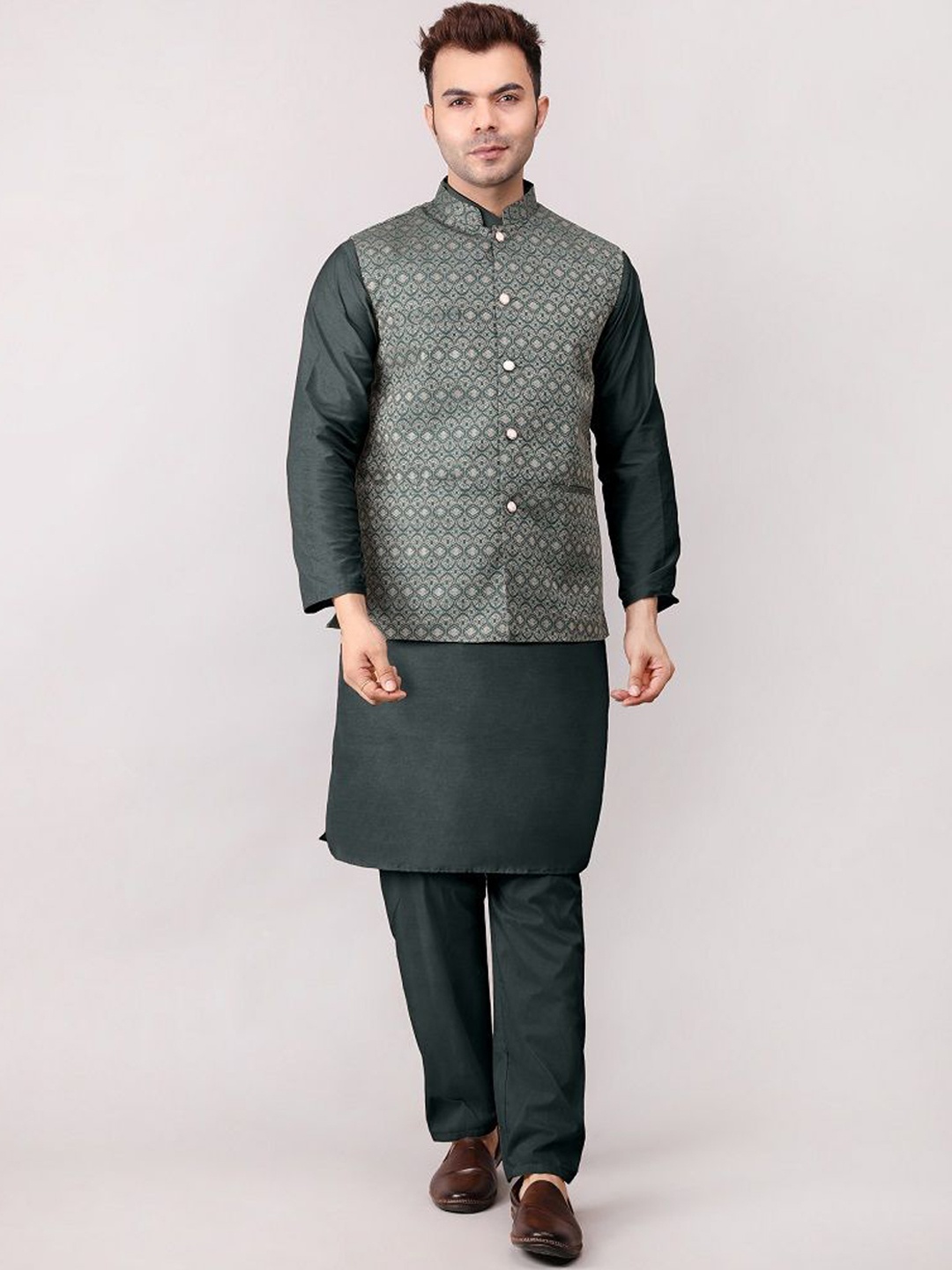 

Voniry Geometric Woven Design Jacquard Straight Kurta With Pyjamas & Nehru Jacket, Green