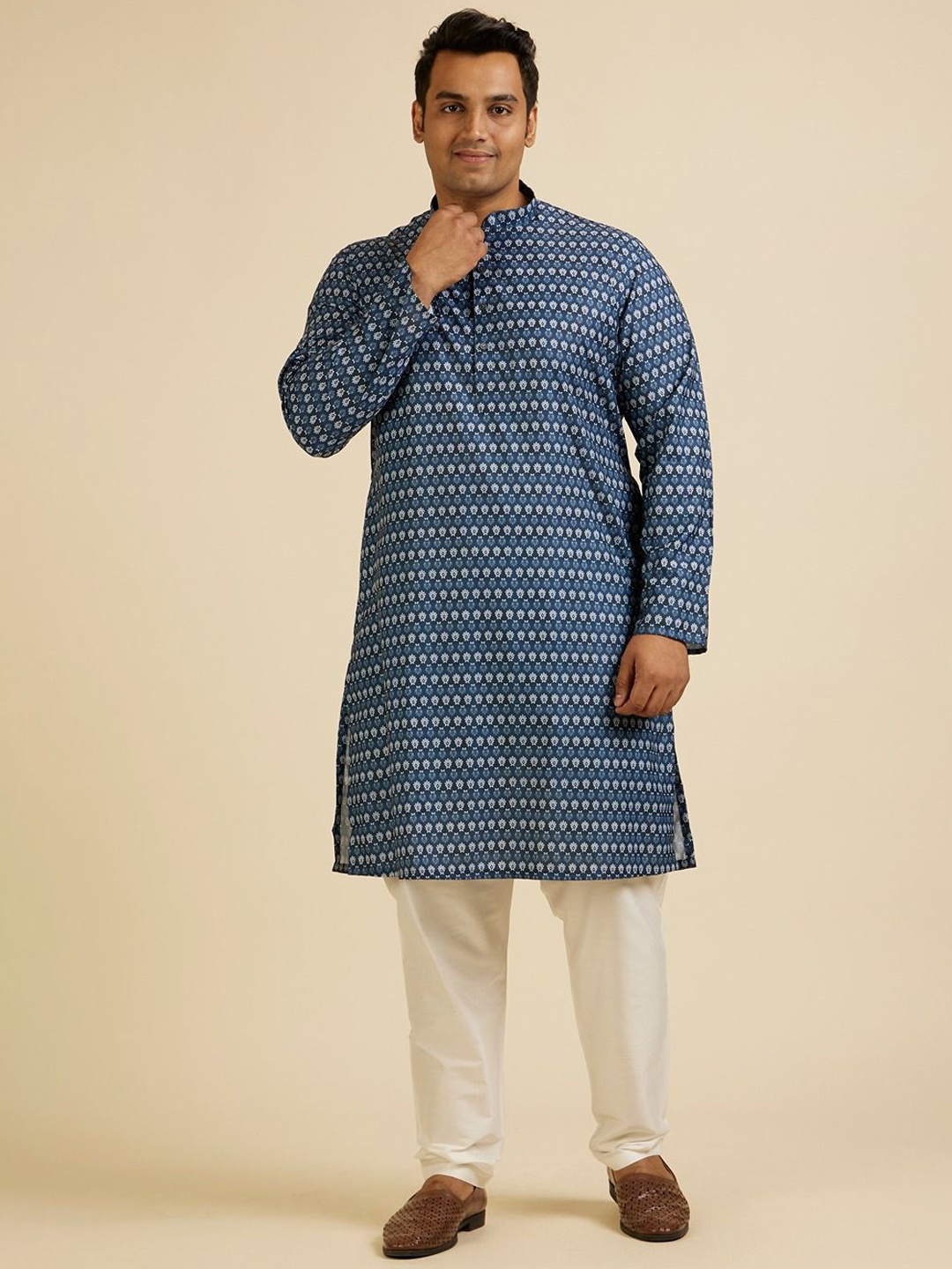 

Manyavar Plus Size Floral Printed Mandarin Collar Straight Kurta, Blue