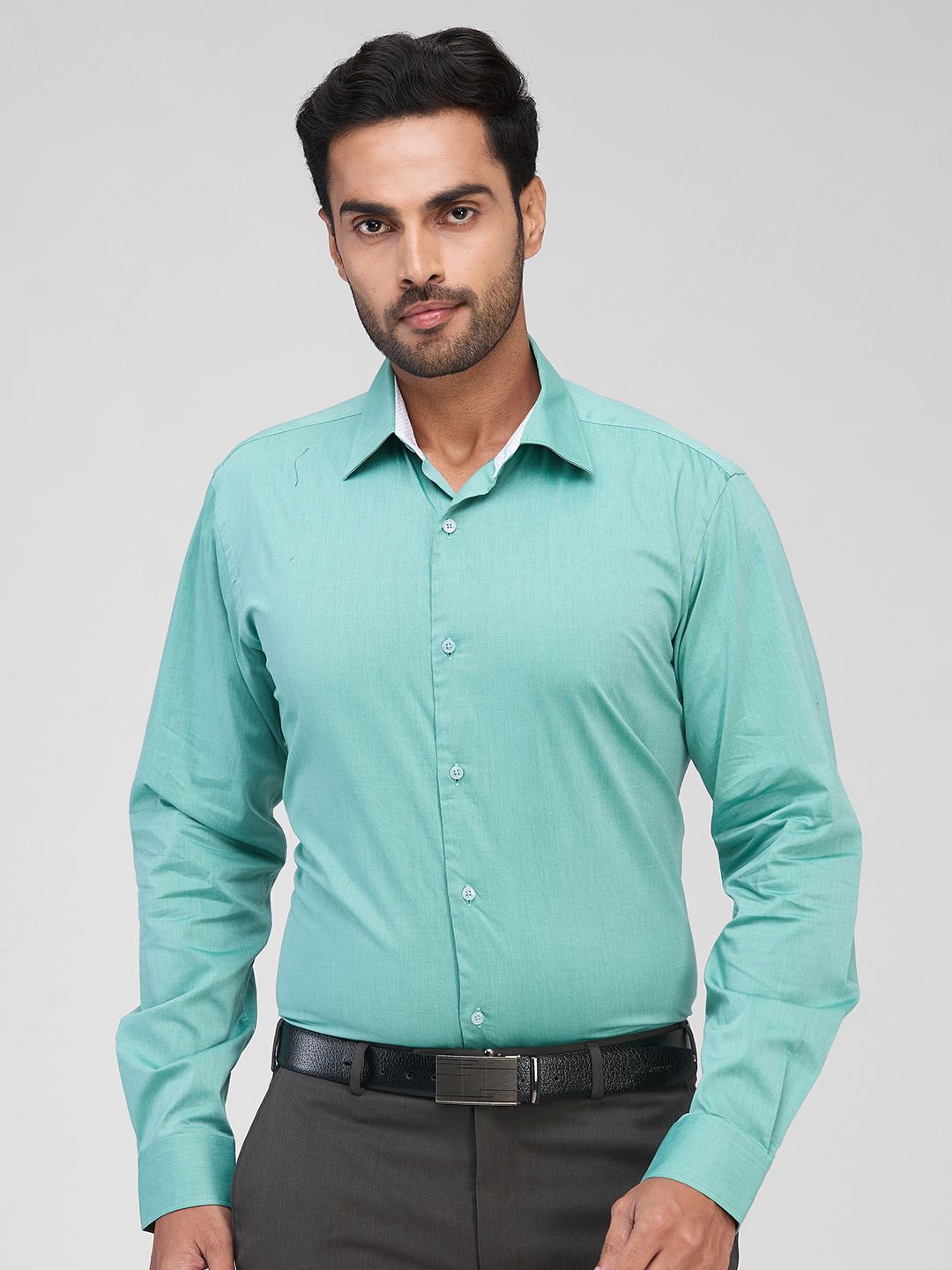

Raymond Men Spread Collar Solid Cotton Slim Fit Formal Shirt, Green