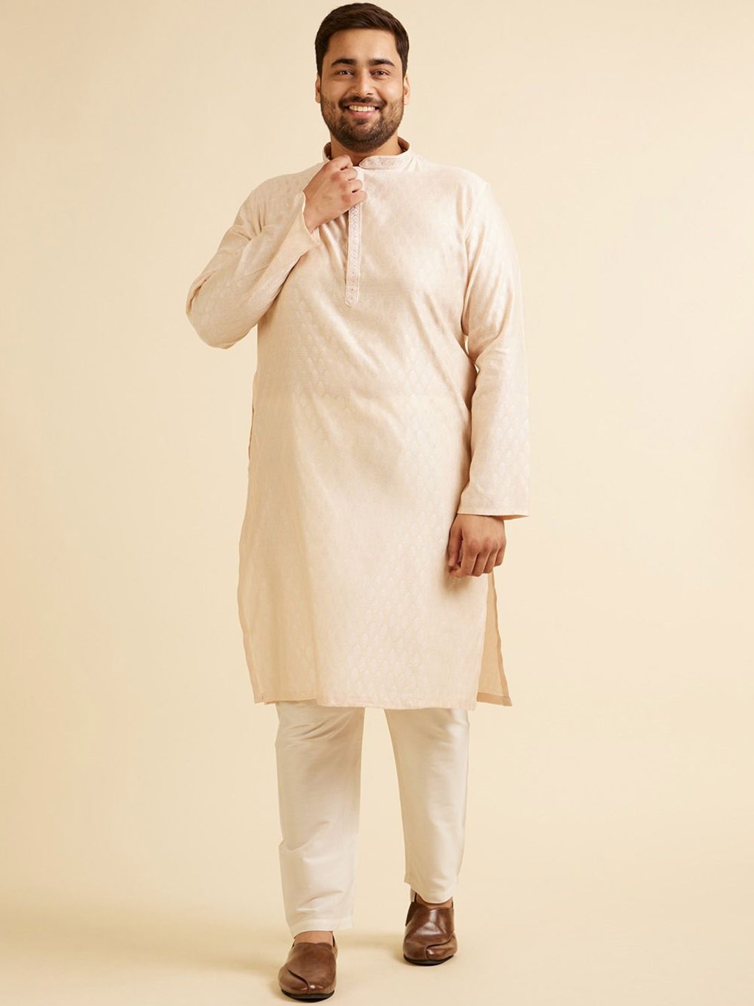 

Manyavar Plus Size Ethnic Motifs Woven Design Straight Kurta with Pyjamas, Peach