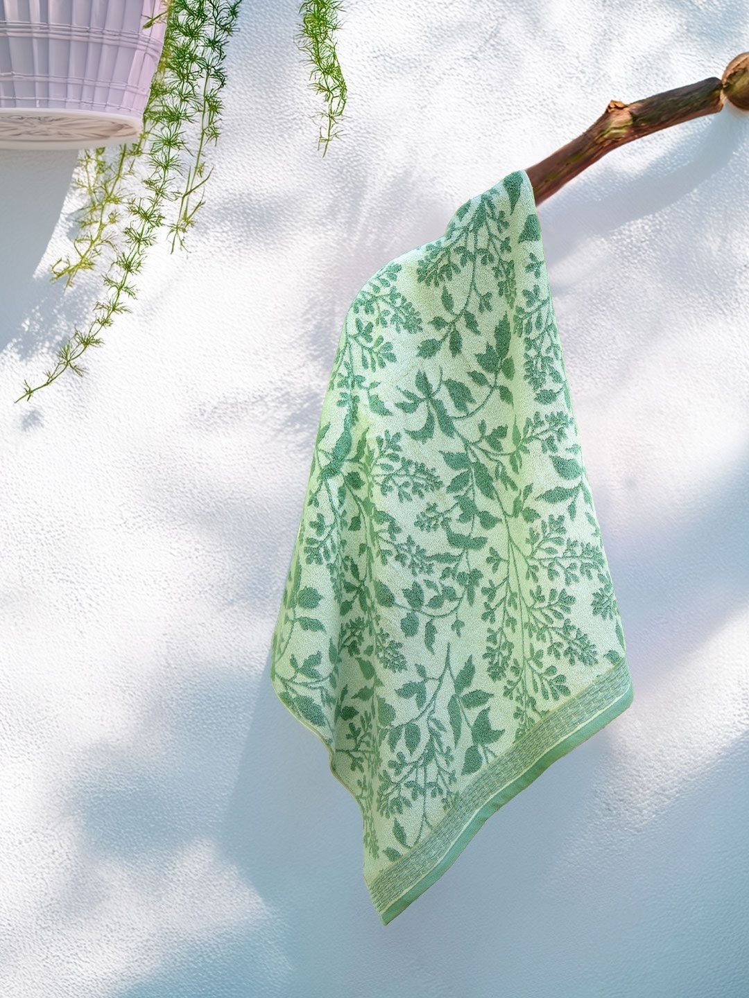 

MYTRIDENT Green Printed Cotton 575 GSM Bath Towel