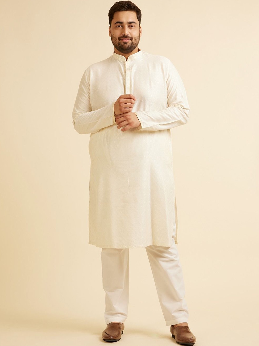 

Manyavar Plus Size Floral Embroidered Mandarin Collar Straight Kurta with Pyjamas, White