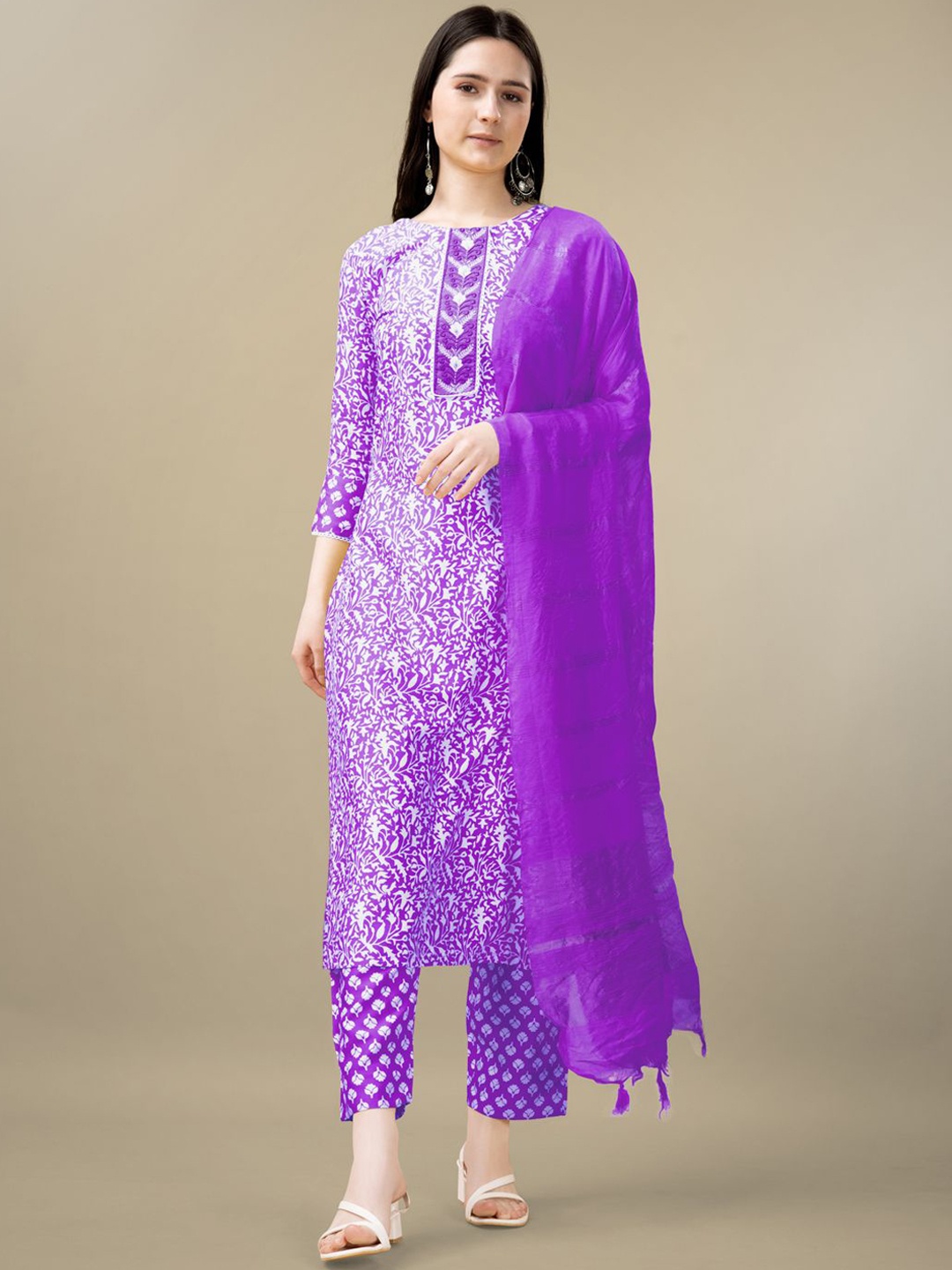 

KAYOMMI Floral Printed Thread Work Kurta with Trousers & Dupatta, Purple