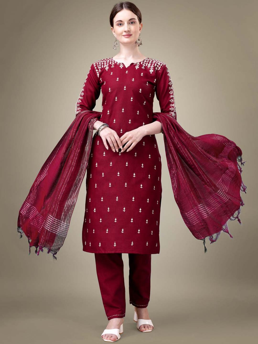 

KAYOMMI Floral Embroidered Thread Work Straight Regular Kurta with Churidar & Dupatta, Maroon