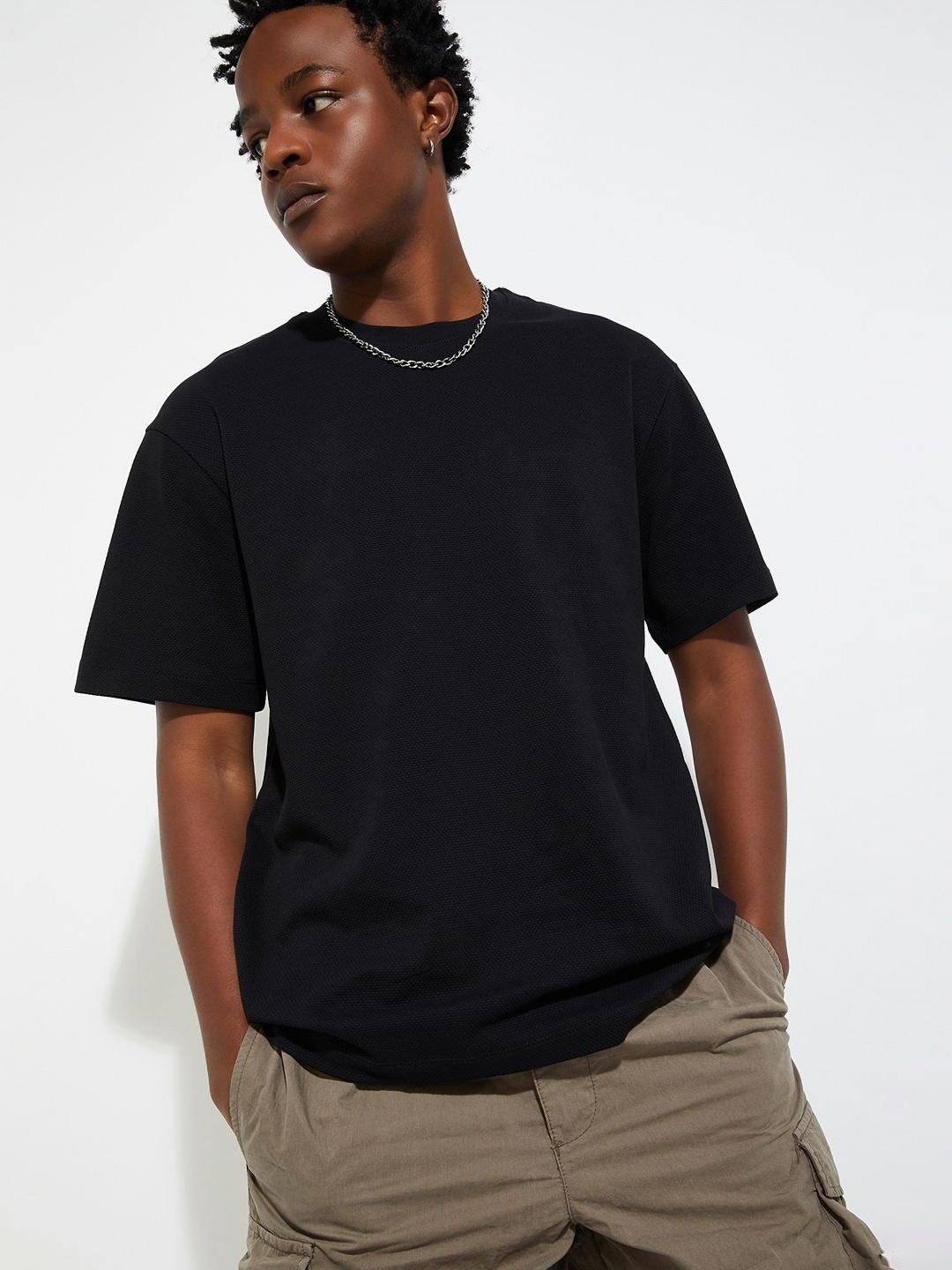 

max URB_N Men Relaxed Fit Solid T-shirt, Black