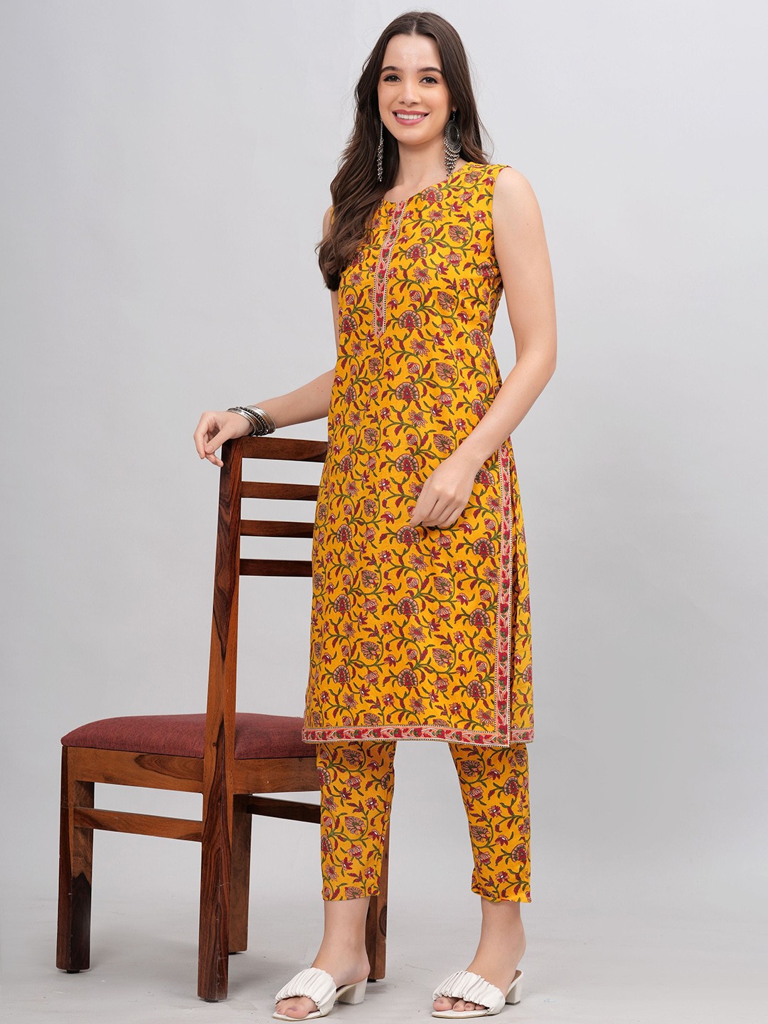 

MFGIVA Women Floral Printed Regular Pure Cotton Kurta with Trousers, Yellow