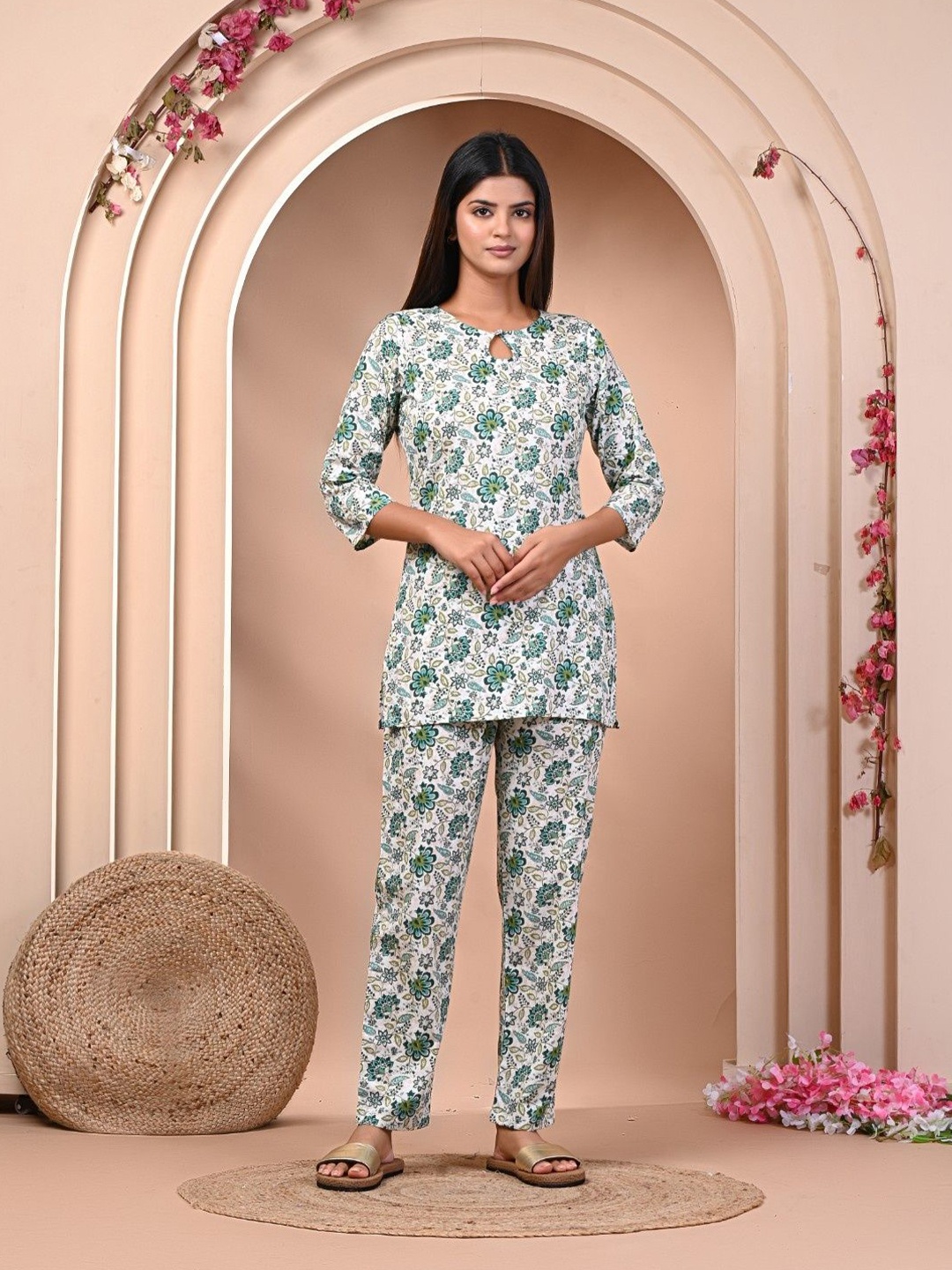 

Futra Gabha Floral Printed Night suits, White