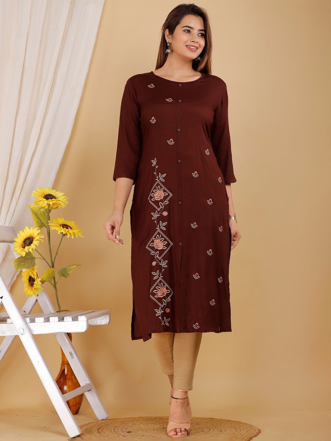

Mehsoos Floral Embroidered Thread Work Straight Kurta, Brown