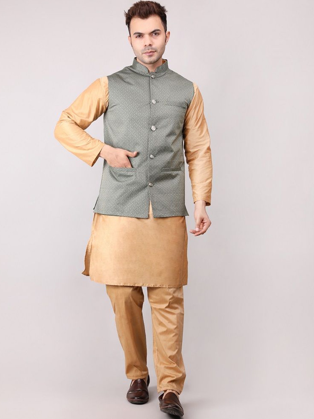 

Voniry Geometric Woven Design Jacquard Straight Kurta With Pyjamas & Nehru Jacket, Green