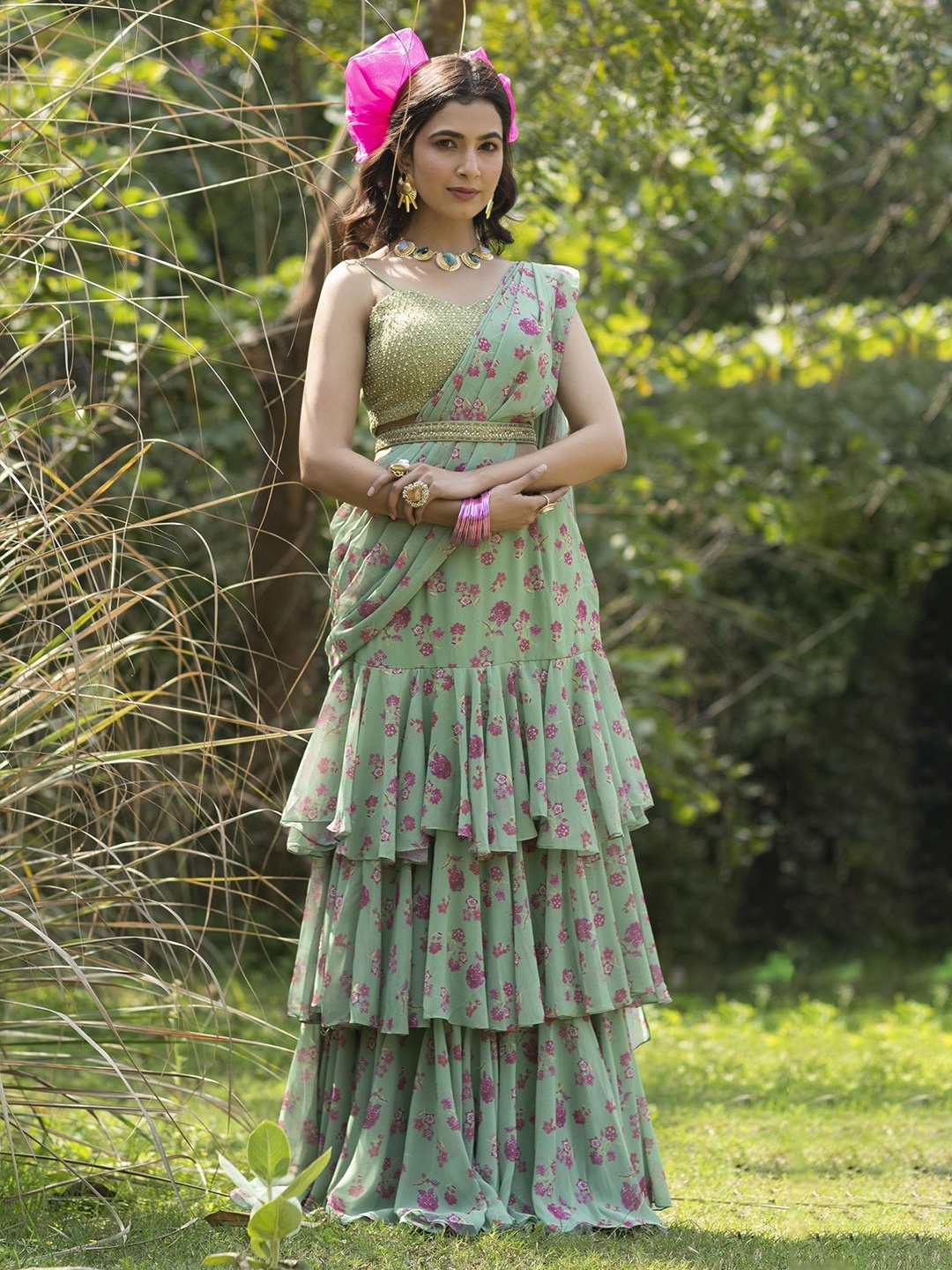 

SCAKHI Floral Sequinned Ready to Wear Saree, Green