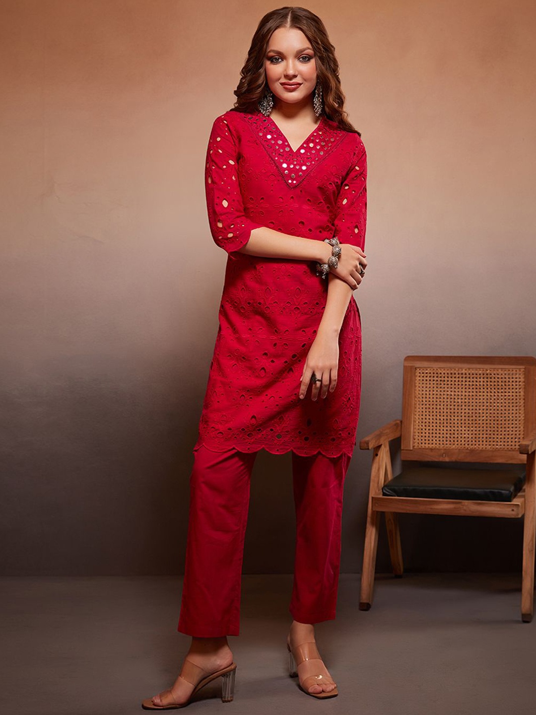 

HEEPOSH Floral Schiffli Embroidered V-Neck Pure Cotton Straight Kurta With Trousers, Magenta