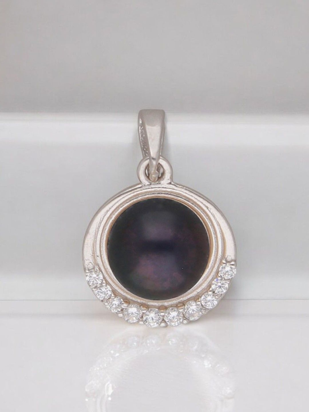 

Sri Jagdamba Pearls Dealer 9.25 Sterling Silver Pearls Studded Silver-Plated Pendants