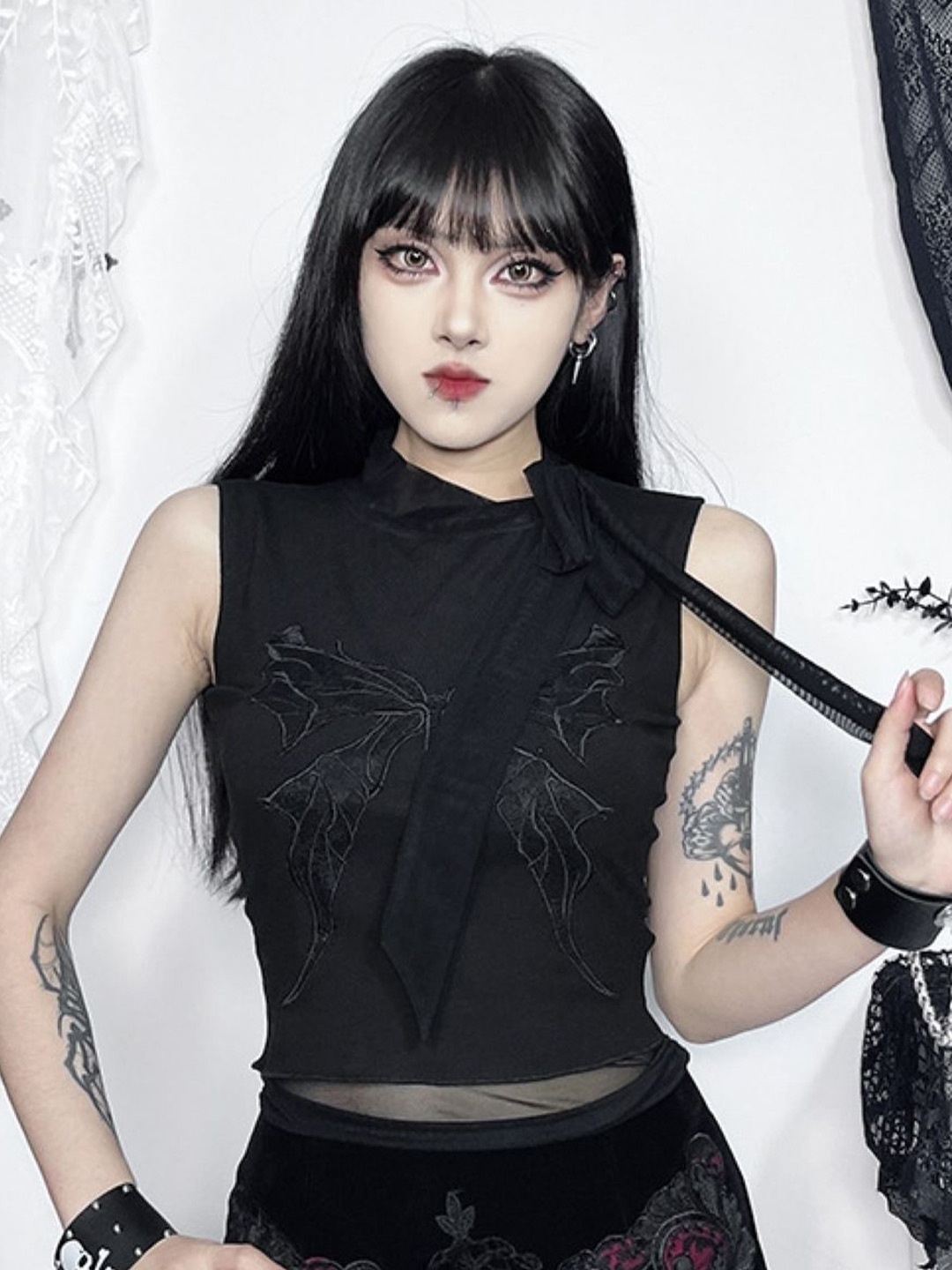 

KPOP Women Solid Round Neck Top, Black