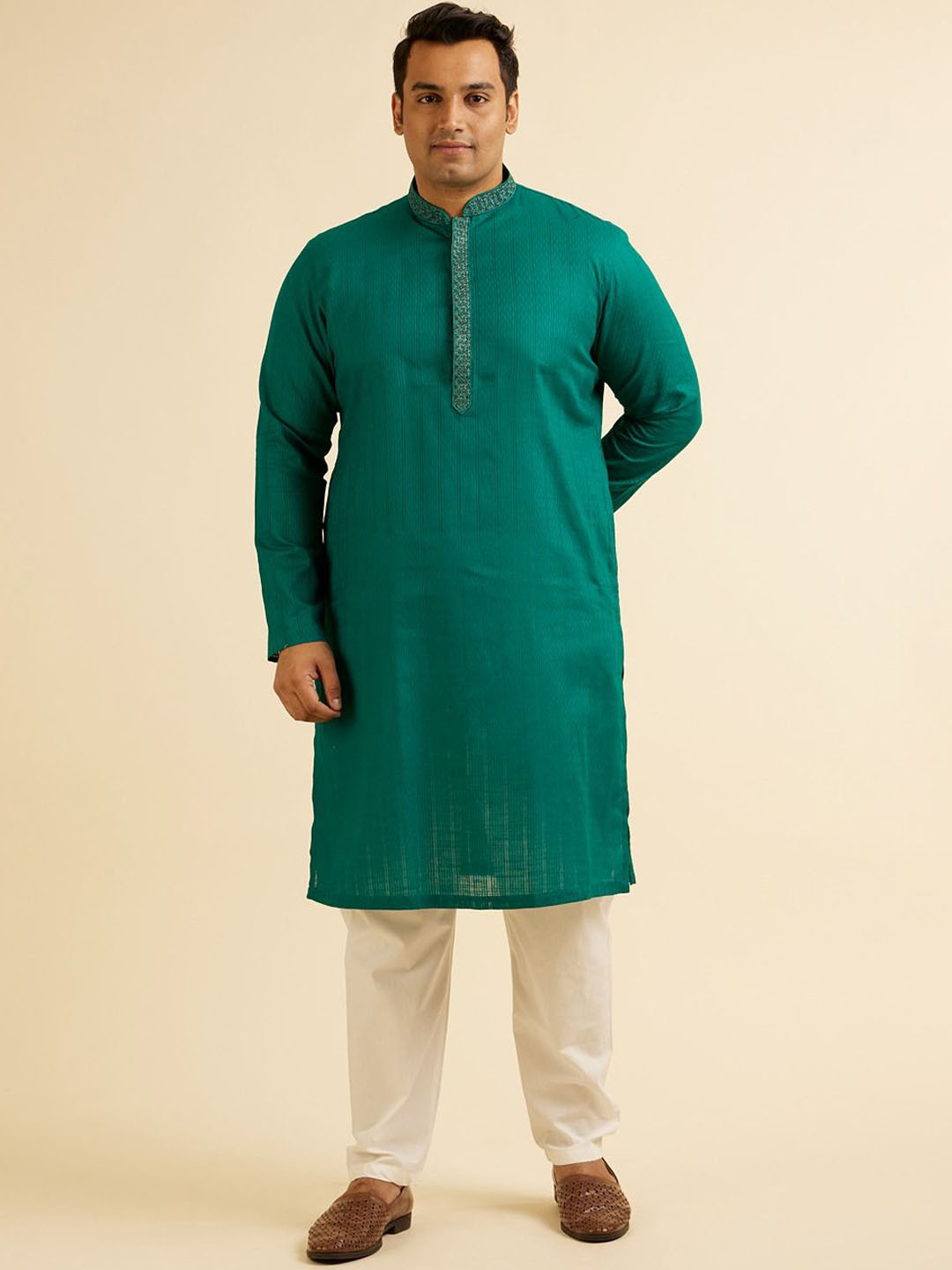 

Manyavar Plus Size Geometric Woven Design Straight Kurta with Pyjamas, Green