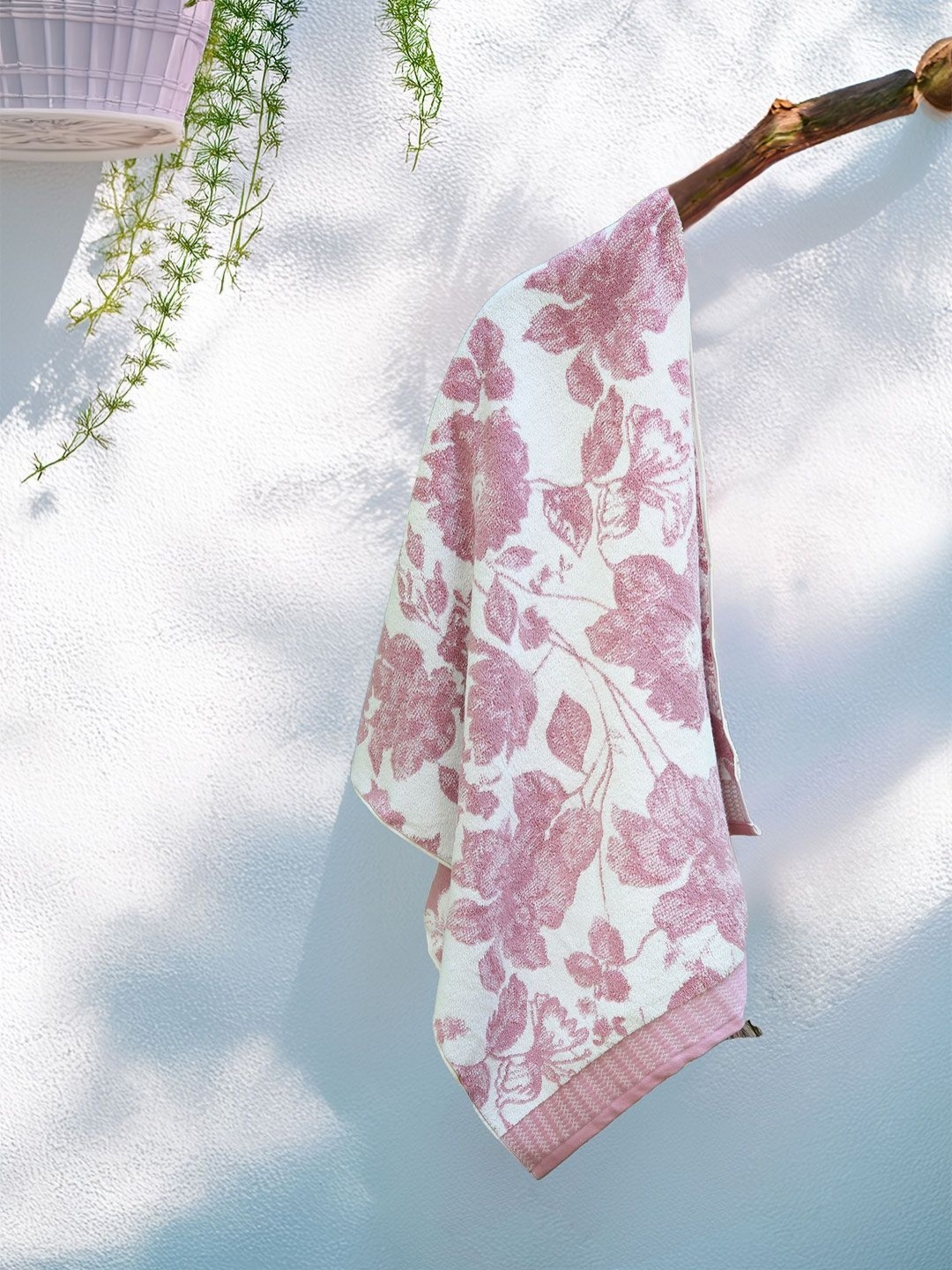 

MYTRIDENT Pink & White Cotton 575 GSM Bath Towel