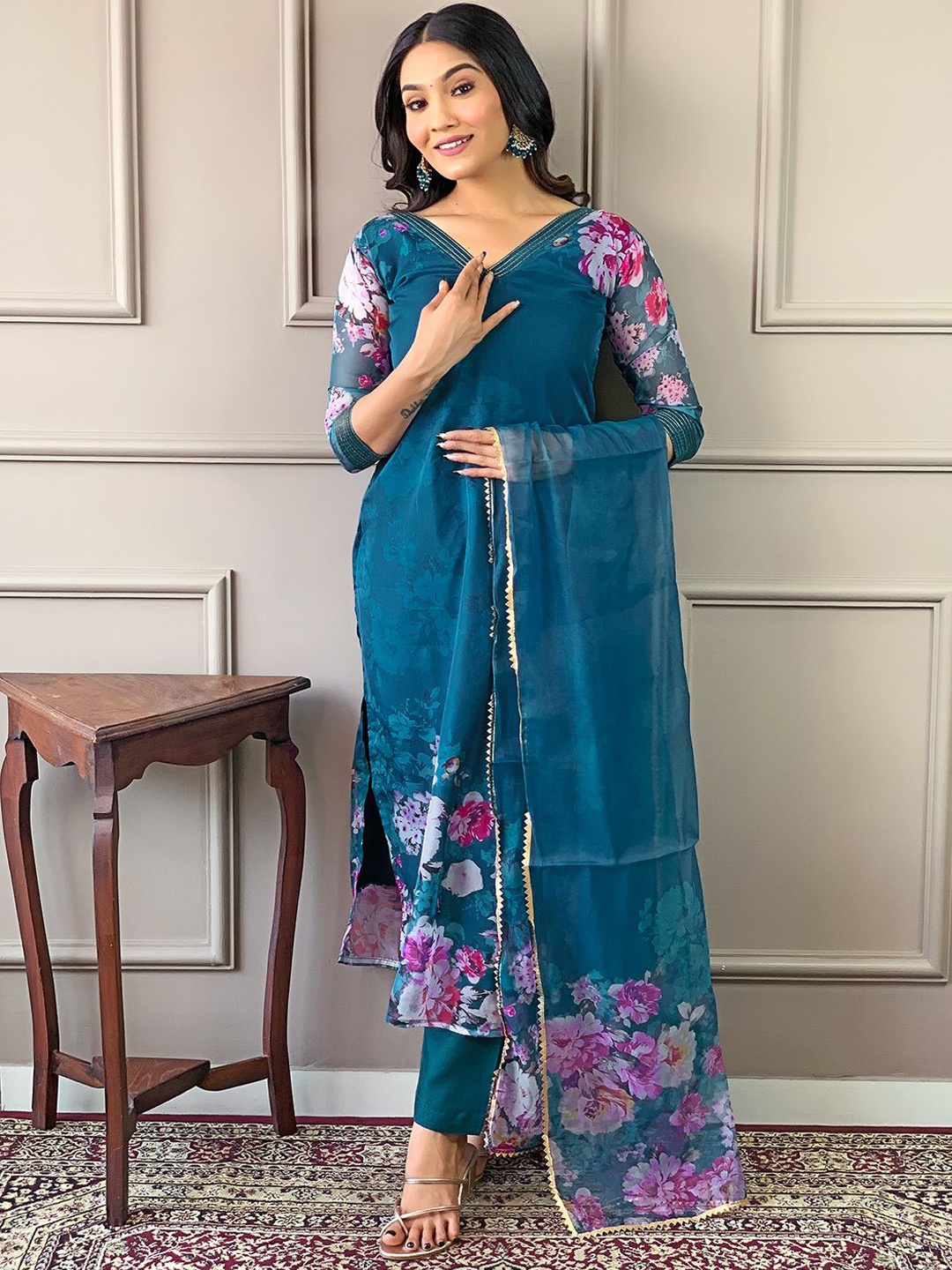 

ZIBLON Women Floral Printed Regular Gotta Patti Kurta with Trousers & With Dupatta, Blue