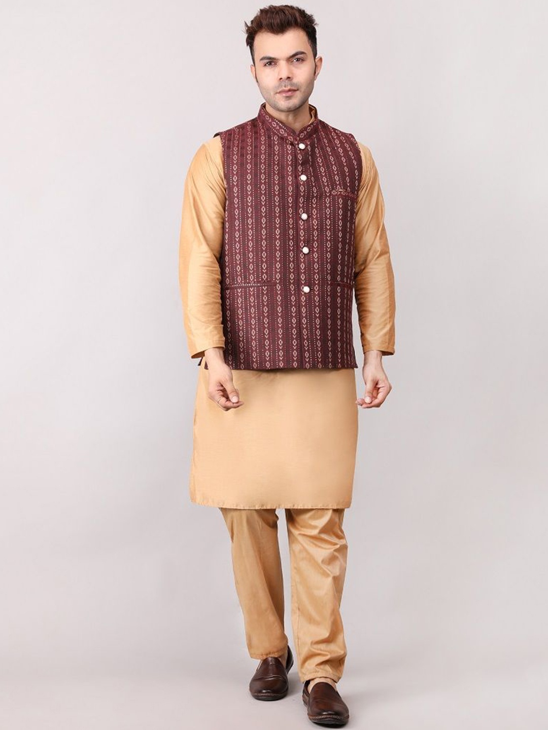 

Voniry Geometric Woven Design Jacquard Straight Kurta With Pyjamas & Nehru Jacket, Maroon