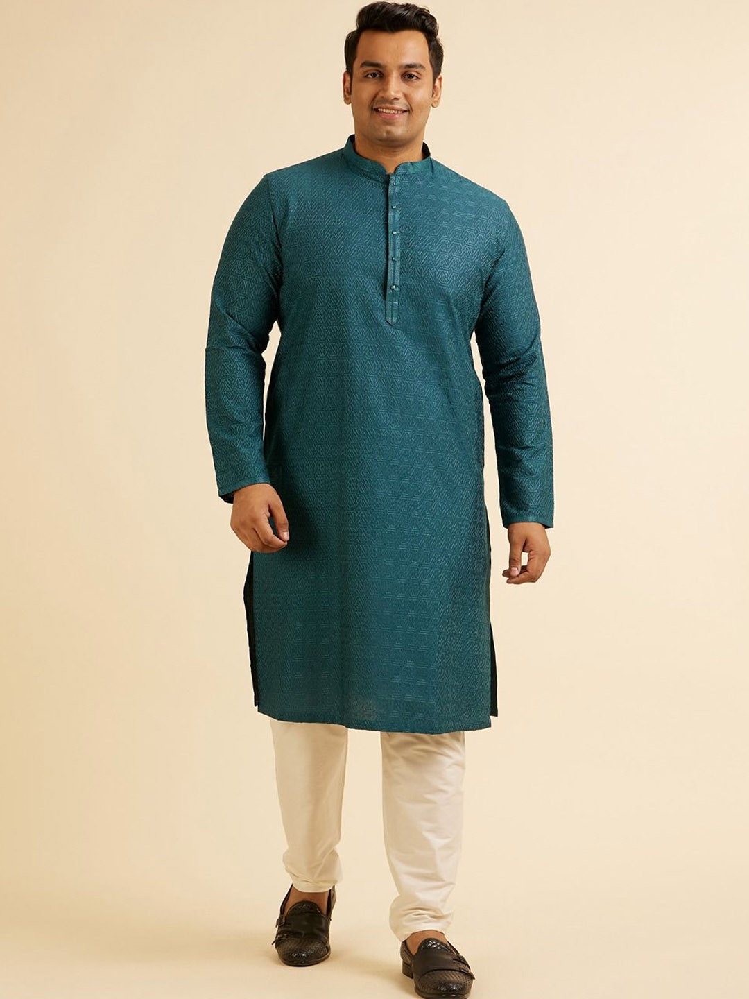 

Manyavar Plus Size Thread Work Kurta with Pyjama, Green