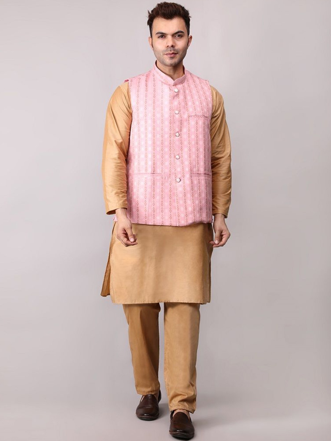 

Voniry Geometric Woven Design Jacquard Straight Kurta With Pyjamas & Nehru Jacket, Pink