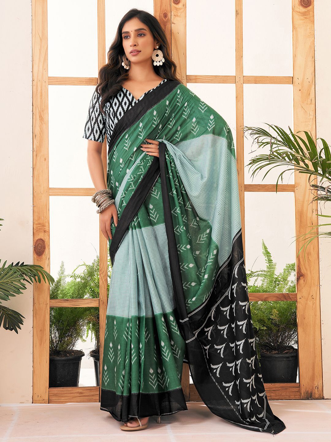 

Mitera Floral Pure Cotton Dabu Saree, Green