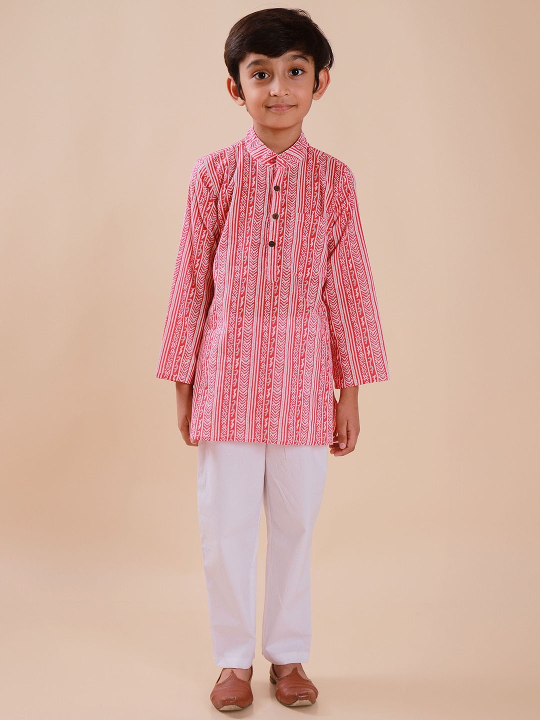 

Sangria Boys Abstract Printed Mandarin Collar Pure Cotton Kurta Set With Pyjama, Pink