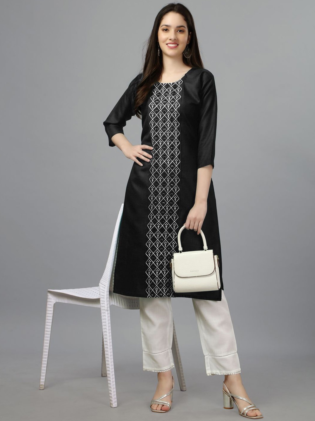 

KAYOMMI Ethnic Motifs Embroidered Sequinned Cotton Straight Kurta, Black