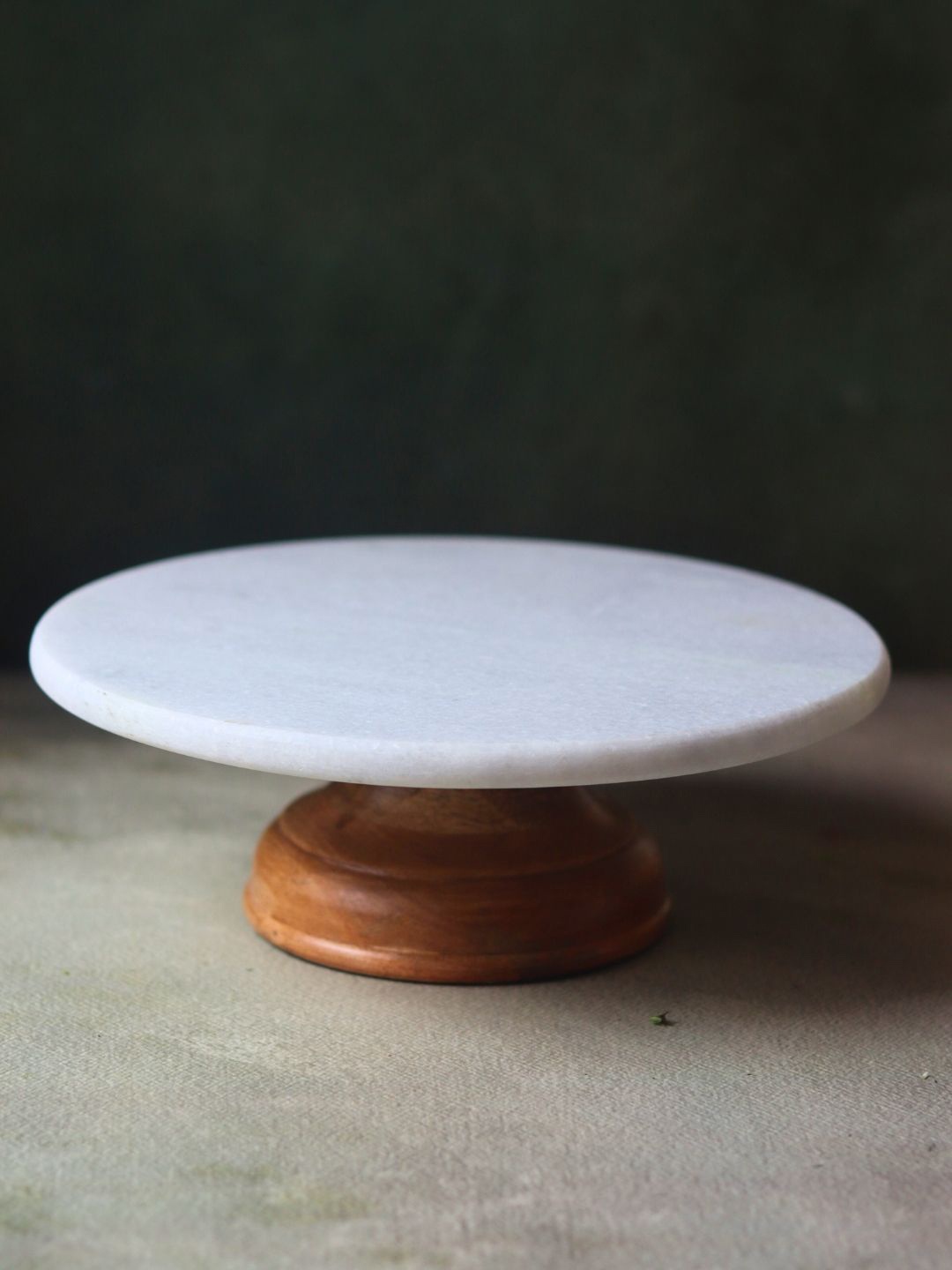 

WEAVING HOMES White Marble Cake Stand