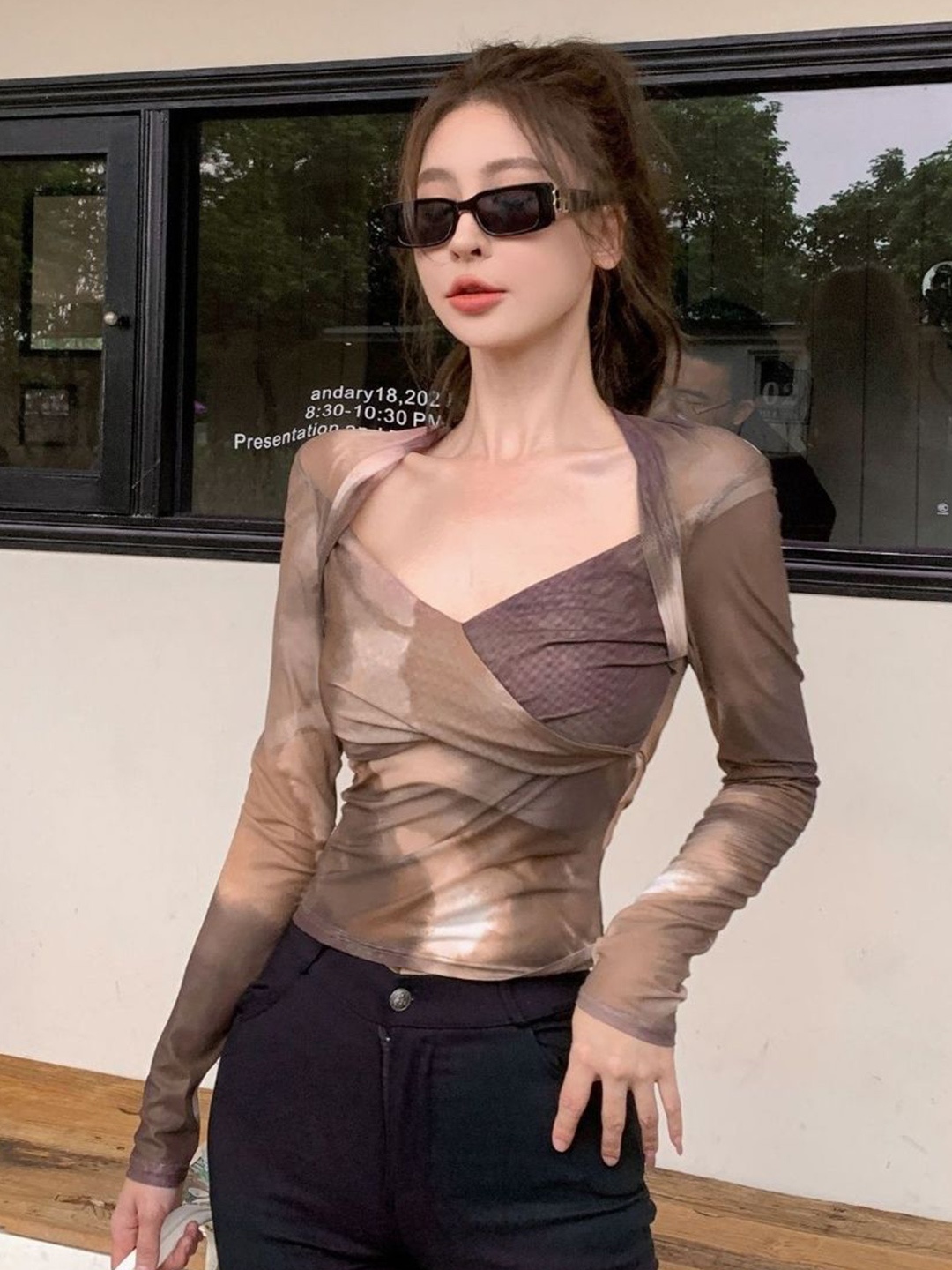 

KPOP Women Abstract Printed V-Neck Top, Brown