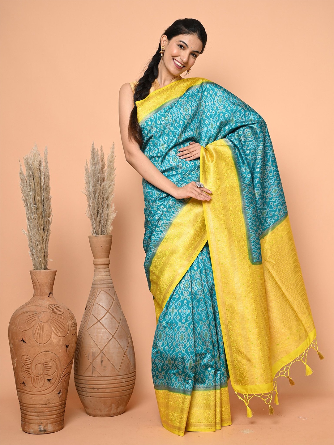 

BEATITUDE Woven Design Zari Saree, Blue