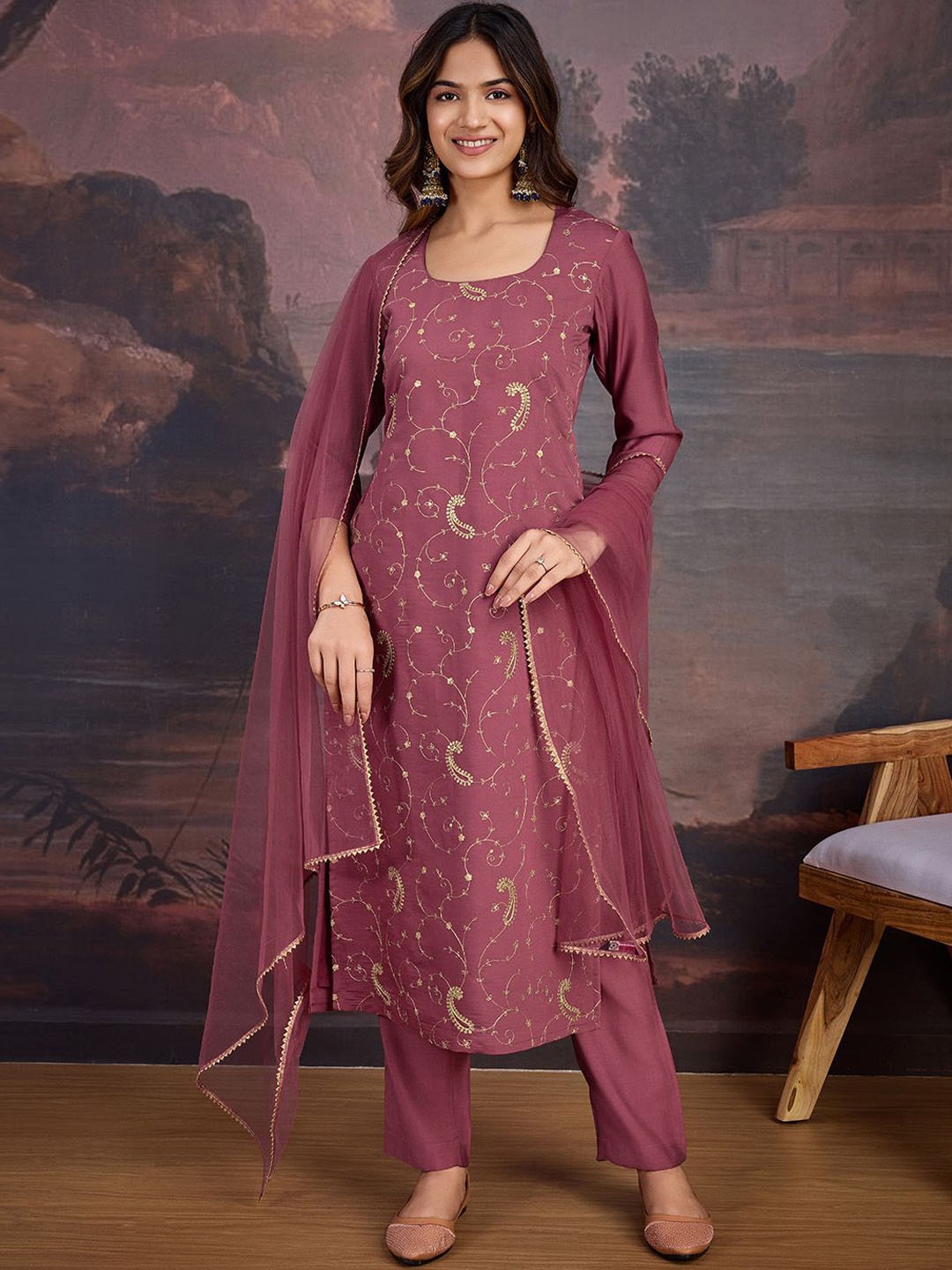 

House of Pataudi Paisley Embroidered Straight Kurta With Trousers & Dupatta, Pink